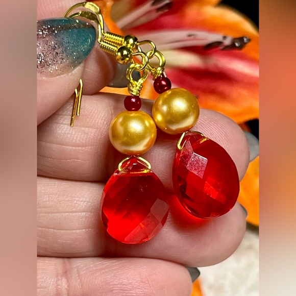 Yellow pearl and Red crystal drop Earrings - Picture 5 of 9